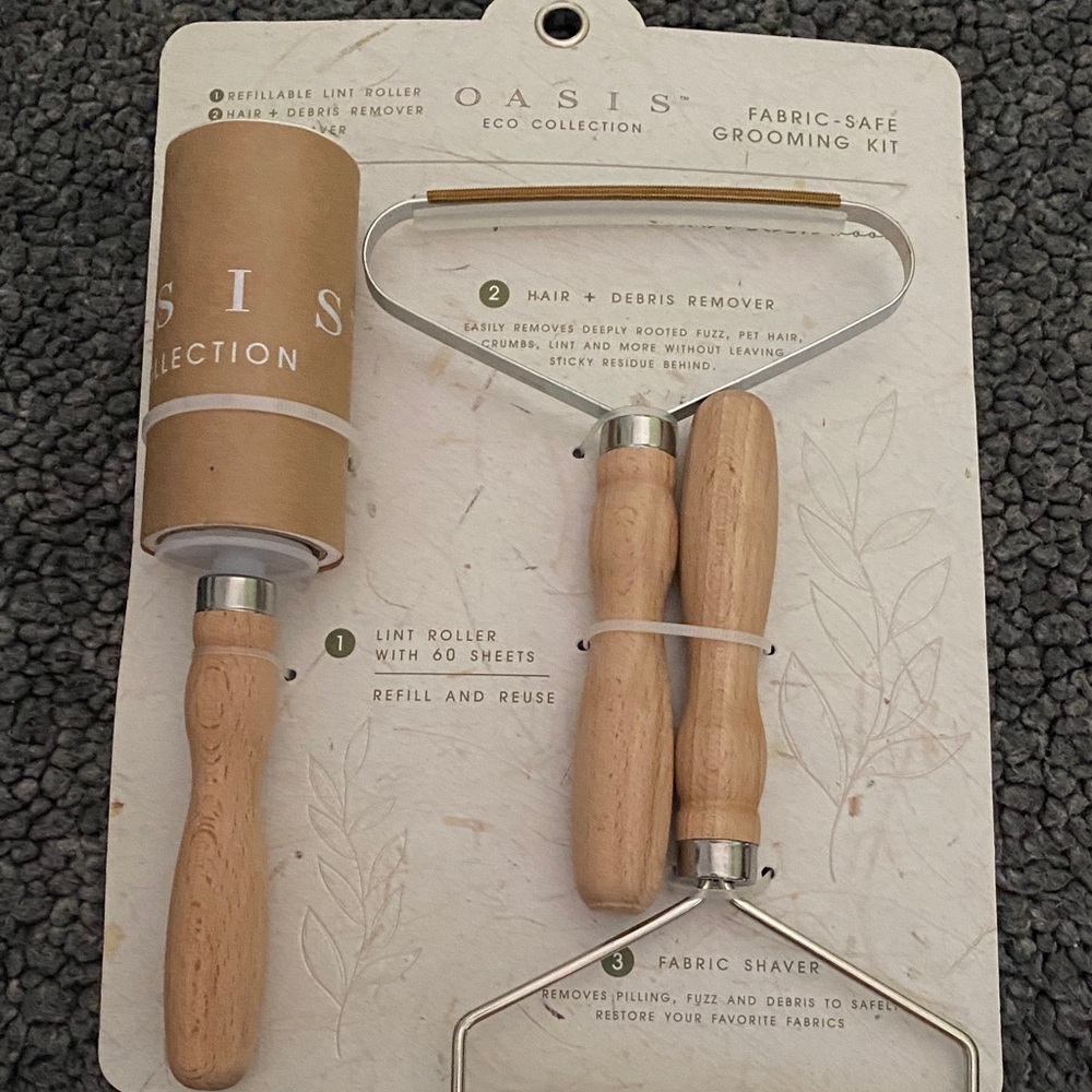 Oasis Fabric-Safe Grooming Kit in Natural Wood and Beige